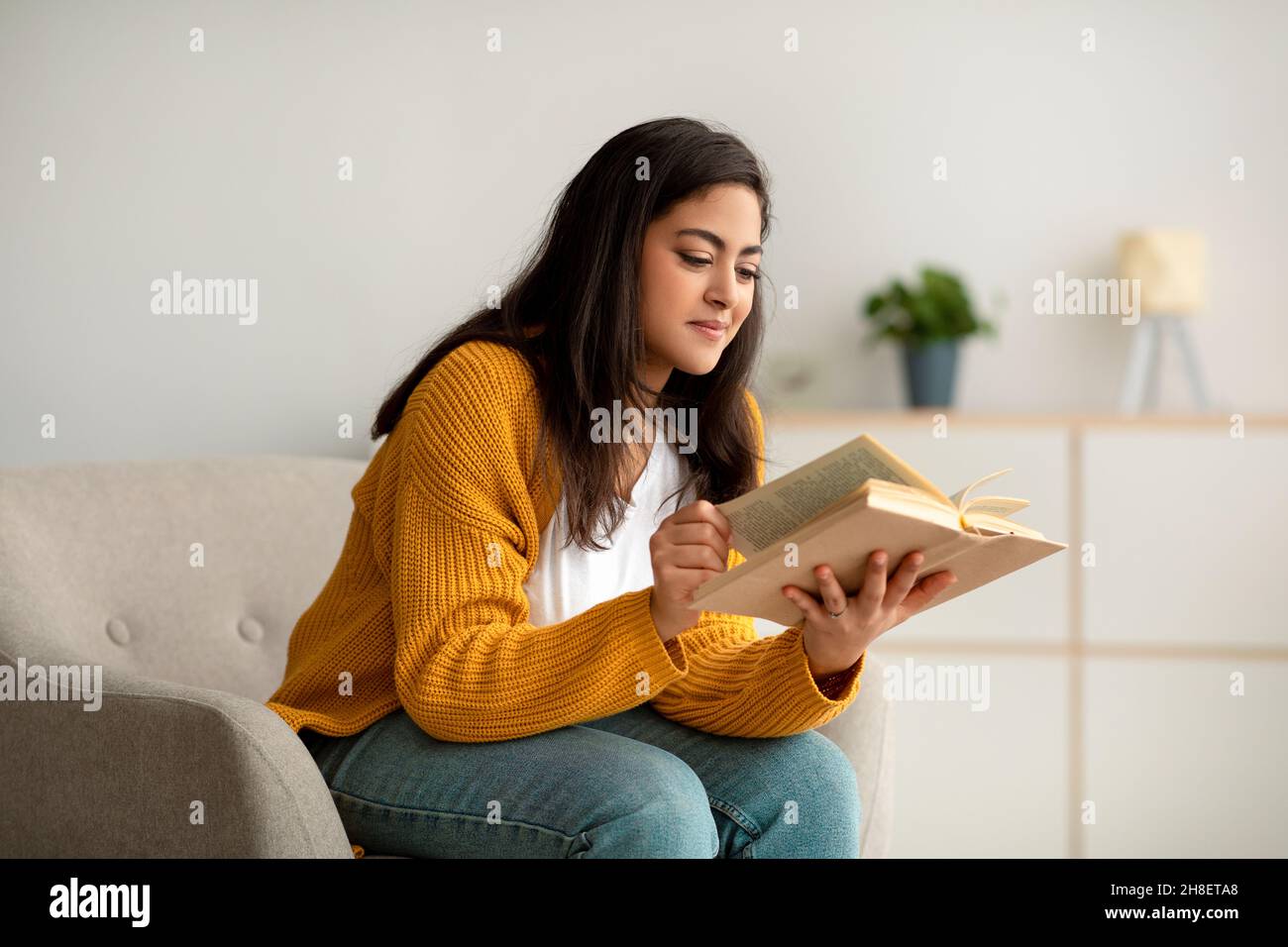 Person reading arabic book hires stock photography and images Alamy