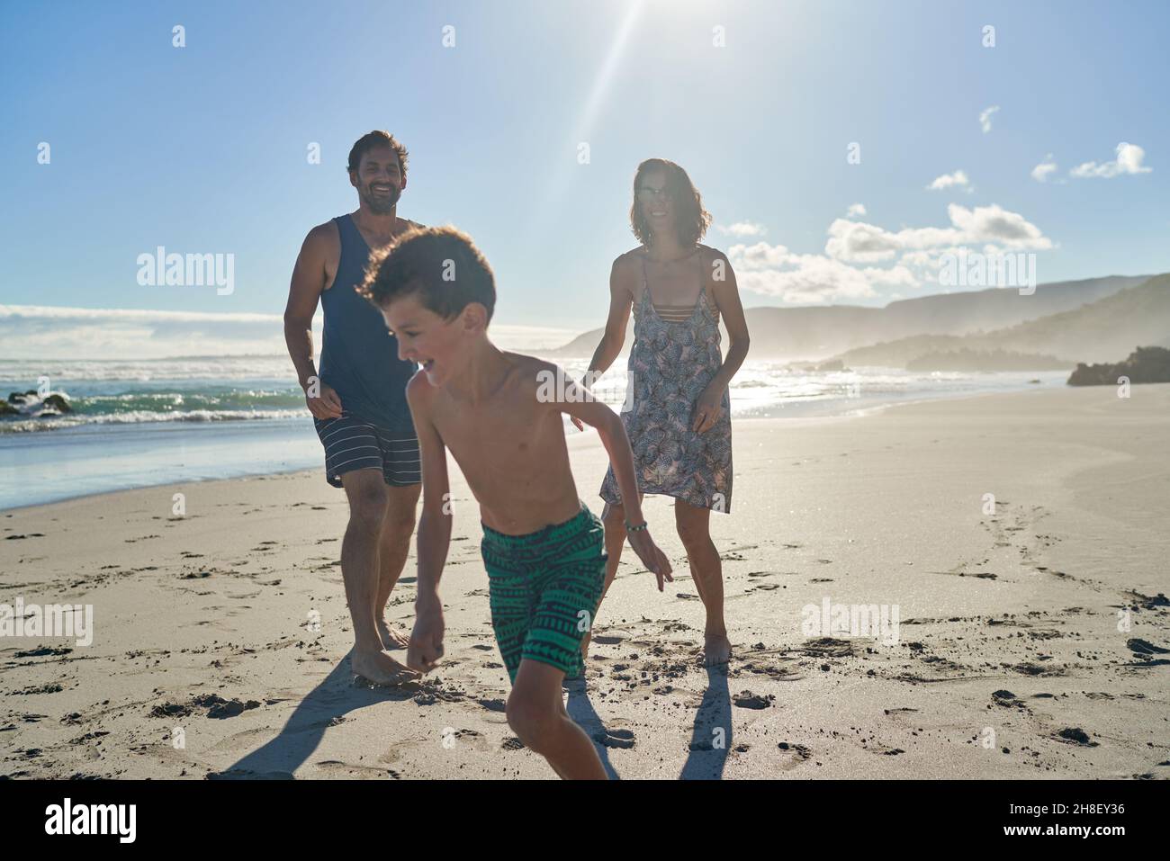 Family beach sunny hi-res stock photography and images - Alamy