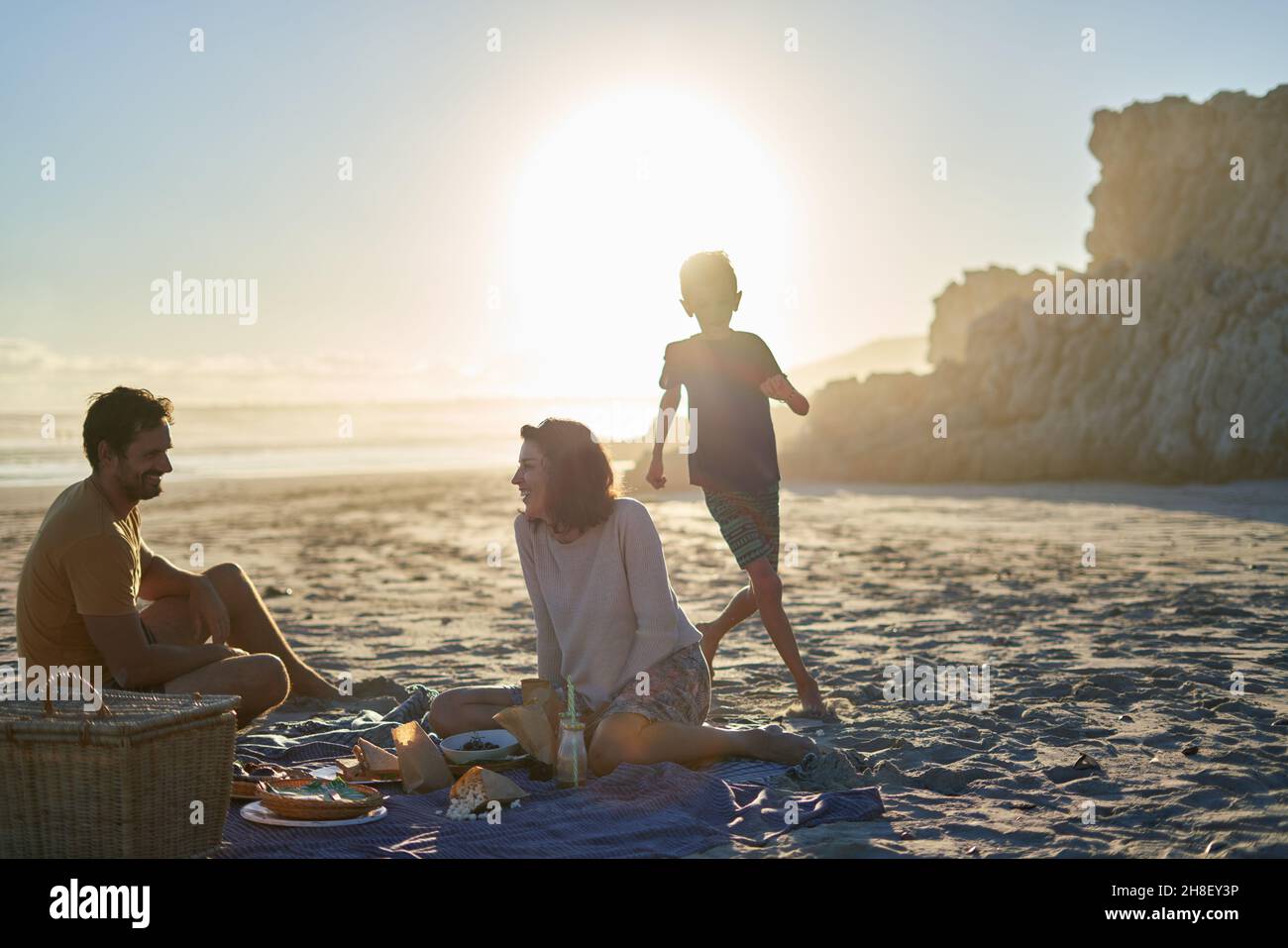 Family picnic beach hi-res stock photography and images - Alamy