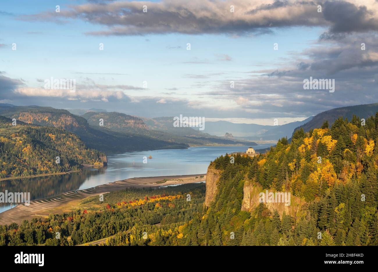Vista House lit up by the sunset light on a calm day at Crown Point promontory, Columbia River Gorge Stock Photo
