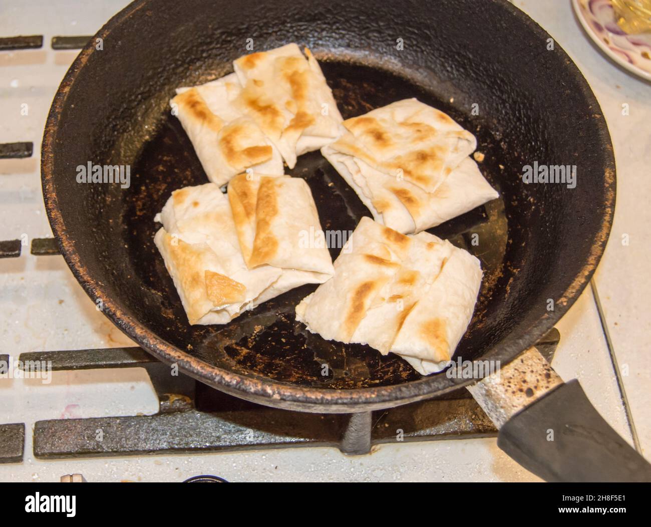 Toasted sandwich in frying pan hires stock photography and images Alamy