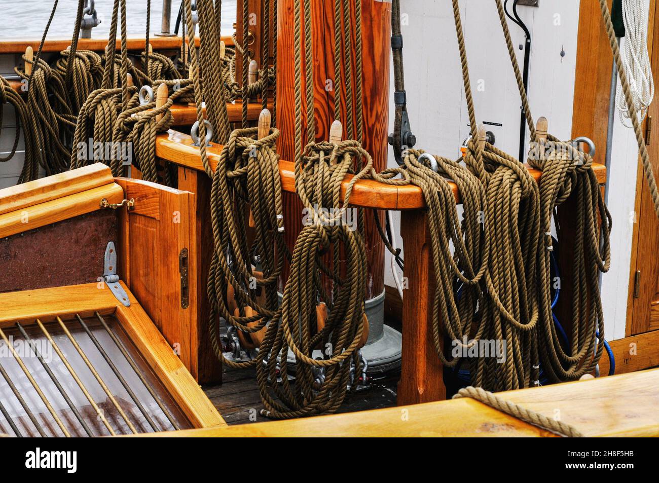 Closeup of Ropes and details on a sailboat Stock Photo - Alamy