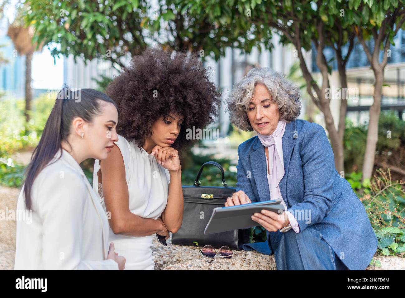 Female boss and female employee hi-res stock photography and images - Alamy
