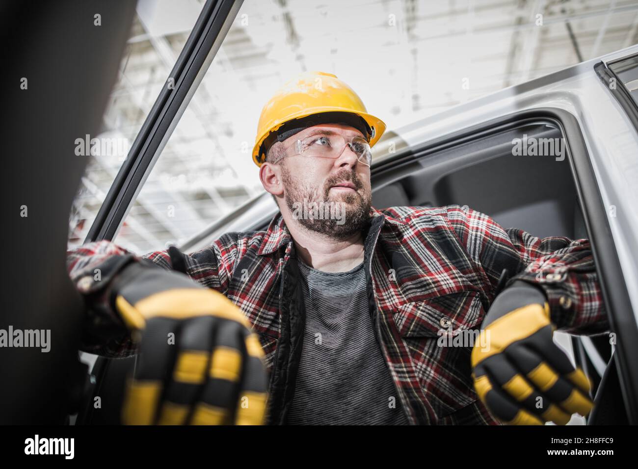 Worker hard hat safety glasses hi-res stock photography and images - Alamy
