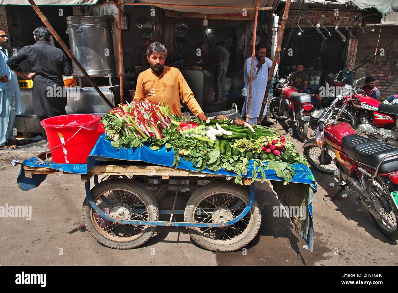 The local market in Lahore, Punjab province, Pakistan Stock Photo Alamy