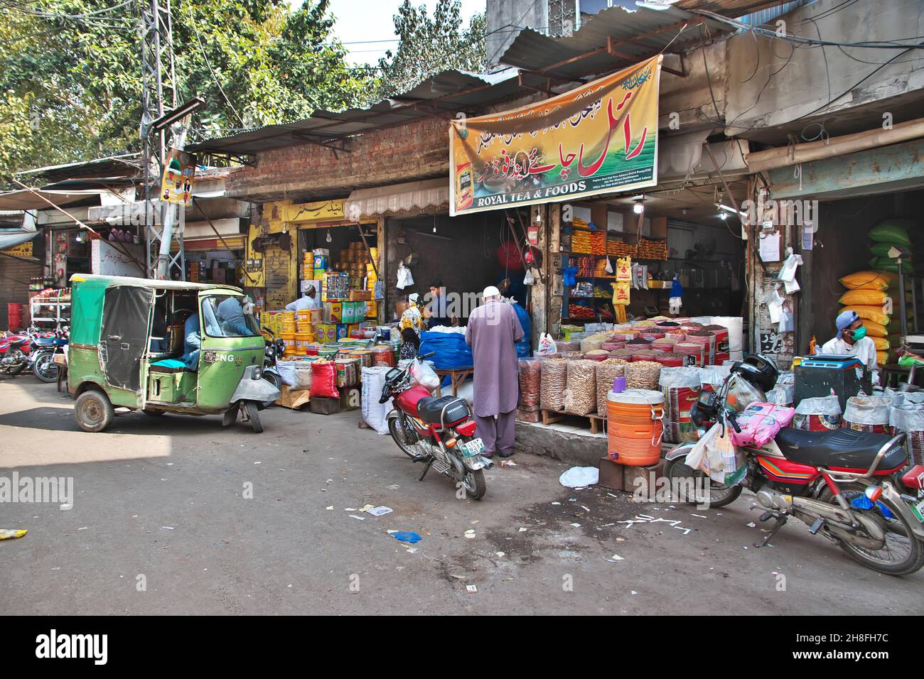 The local market in Lahore, Punjab province, Pakistan Stock Photo Alamy