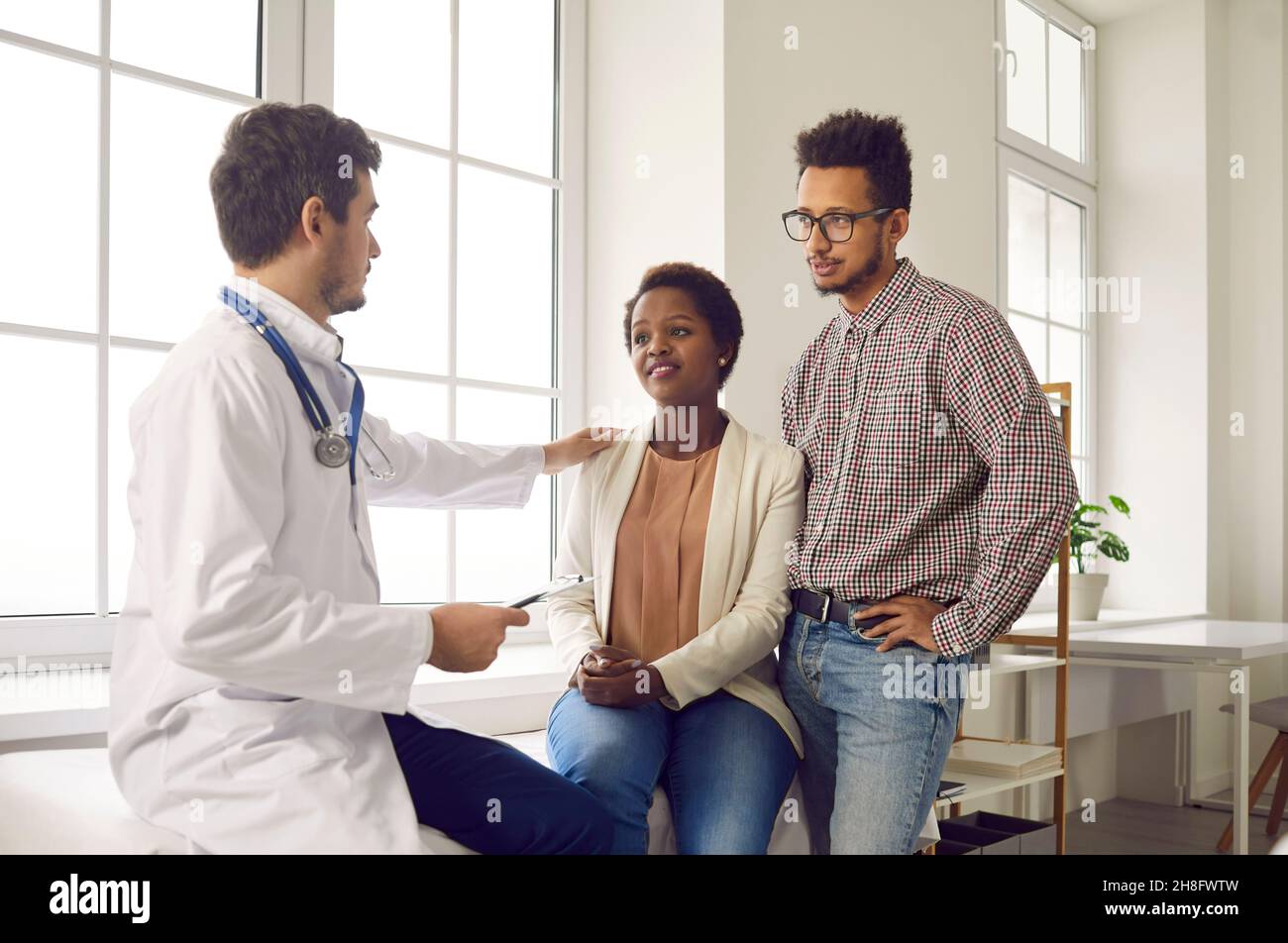 Ivf couple doctor hi-res stock photography and images - Alamy