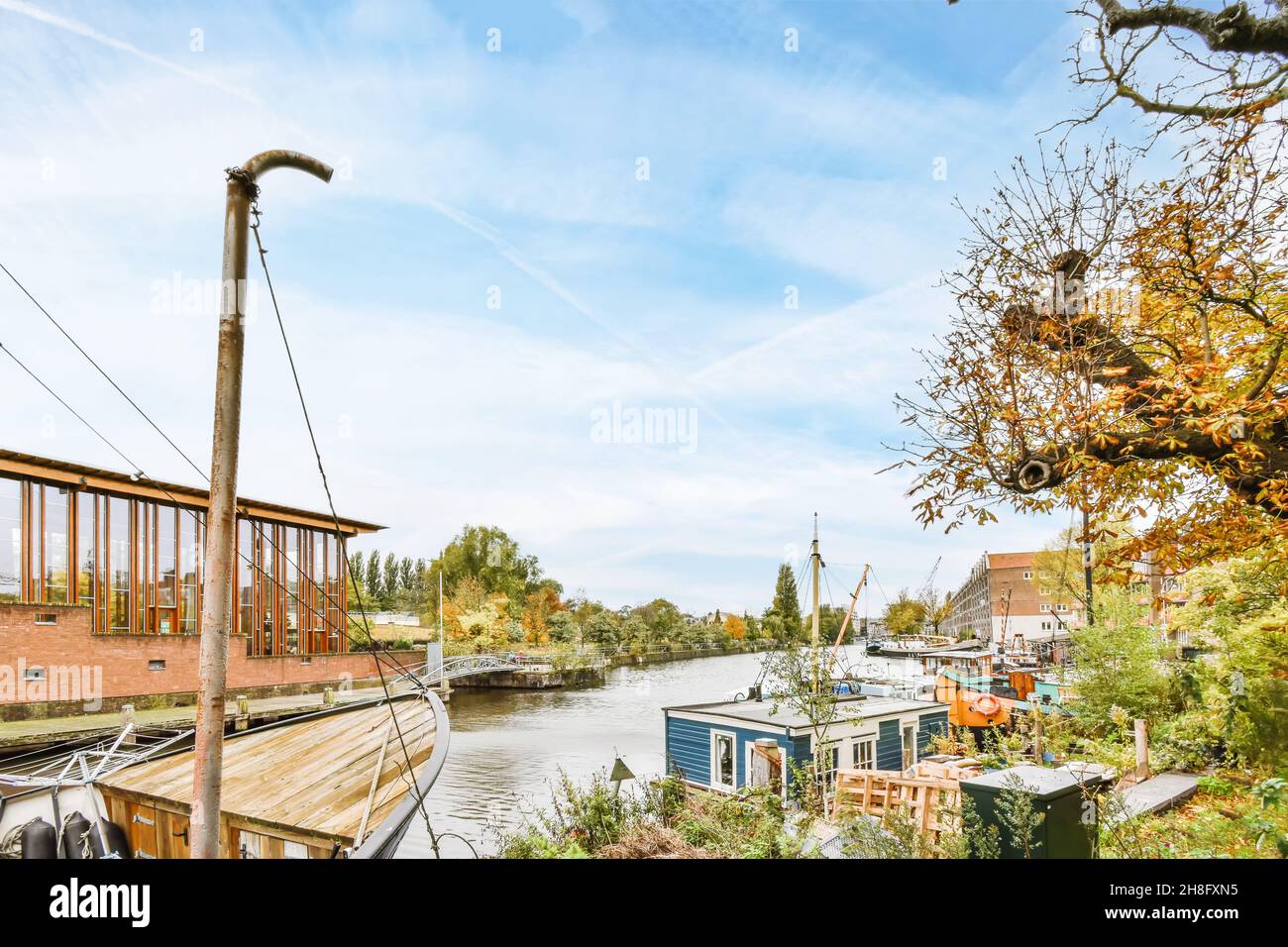 London Countryside Rivers Residential area in countryside by the river Stock Photo - Alamy