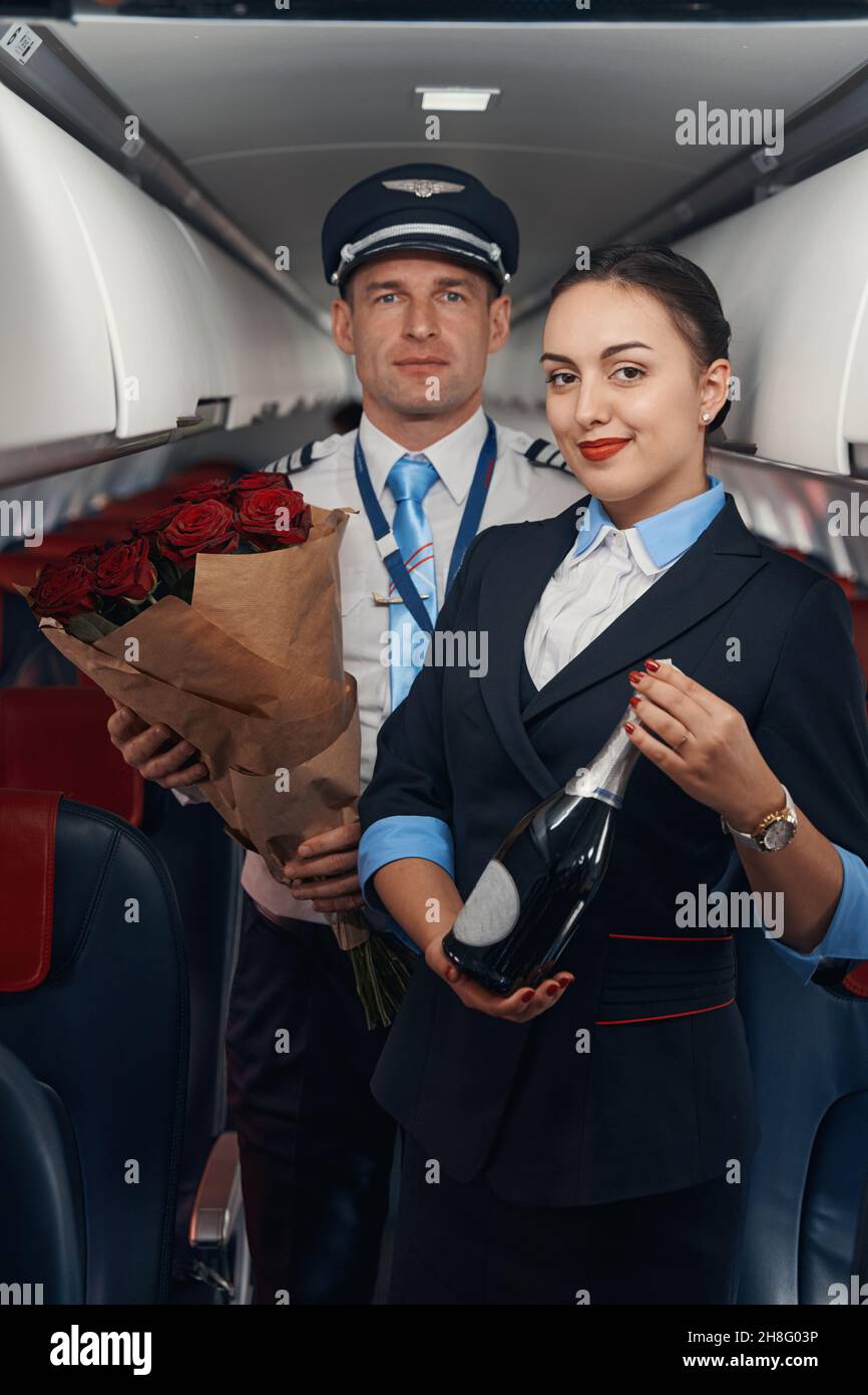 Male pilot female cabin crew hi-res stock photography and images - Alamy