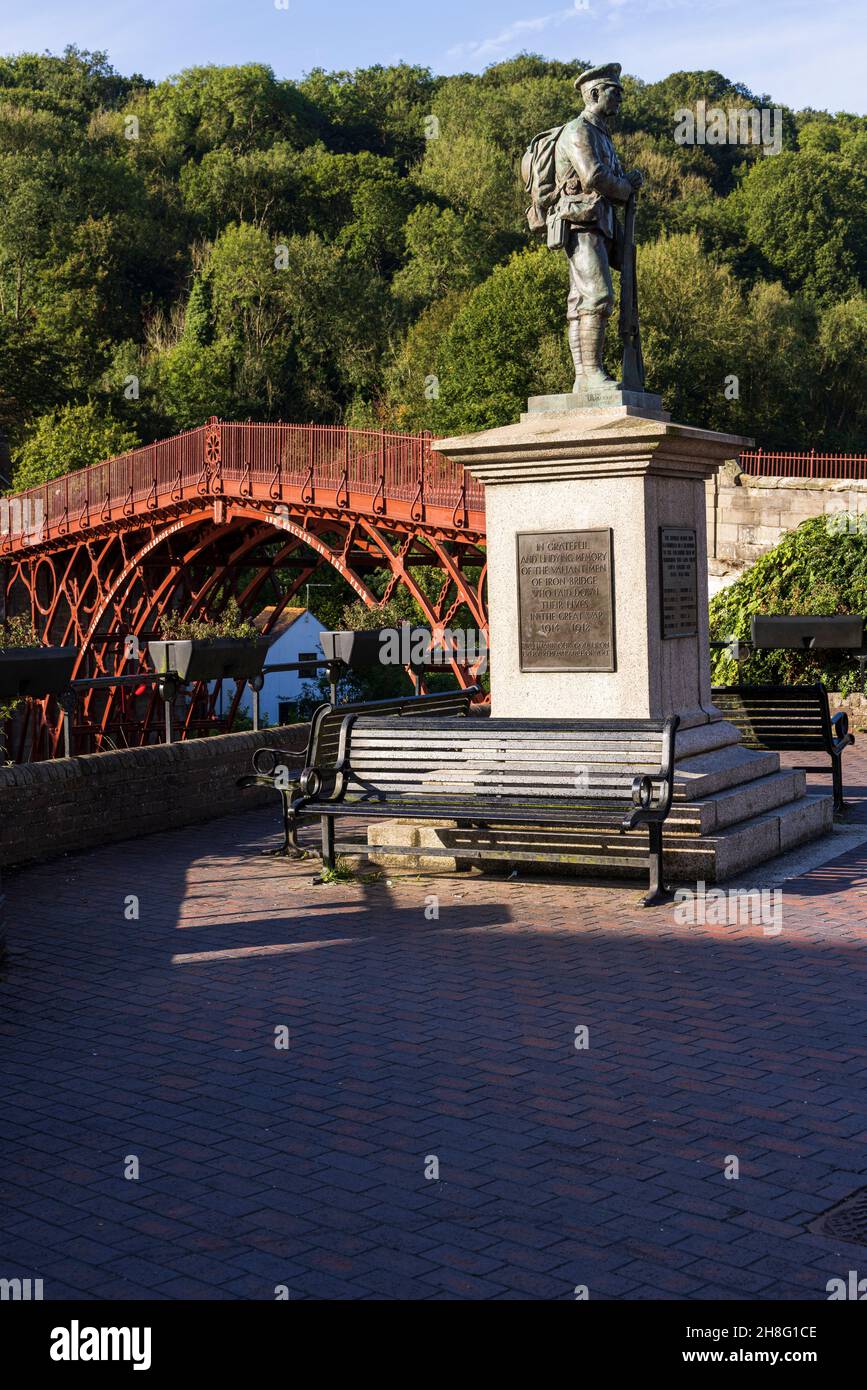 Memorial to the fallen soldiers from the first world war next to the cast iron bridge at Ironbridge, Telford, Shropshire, England Stock Photo