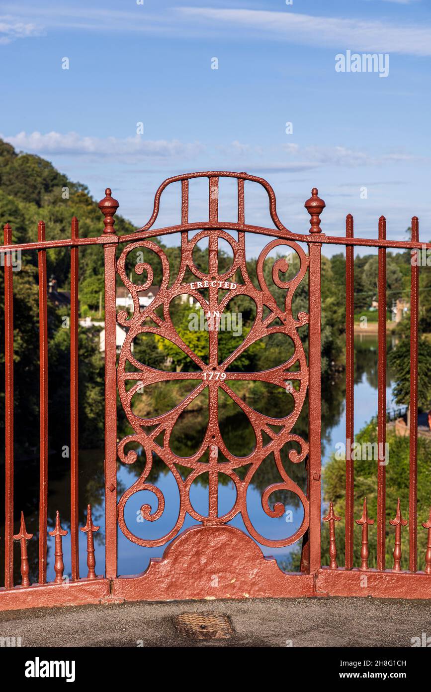 Ironbridge cast iron bridge hi-res stock photography and images - Alamy
