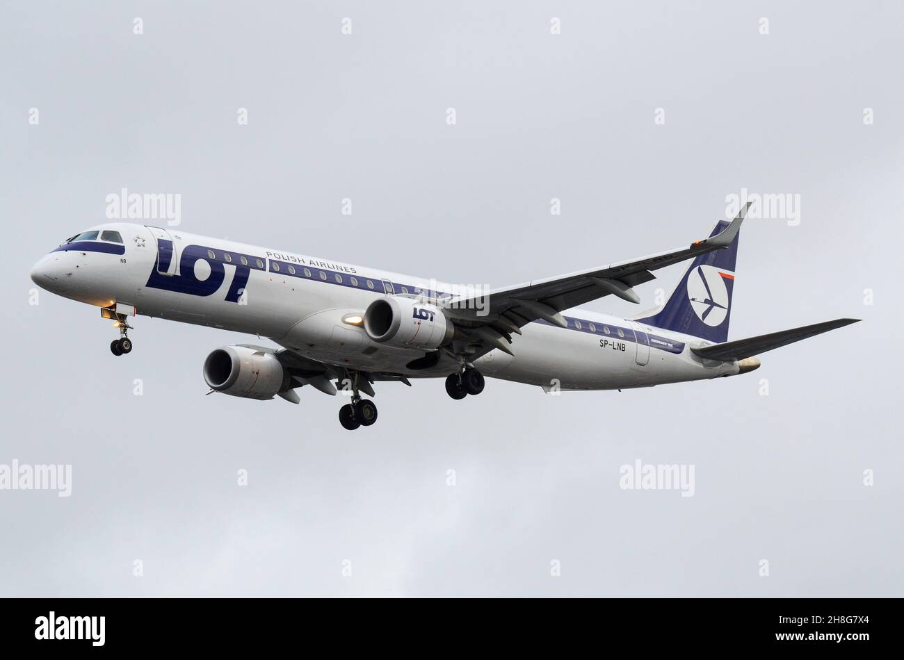 LOT Polish Airlines Embraer ERJ-195LR (ERJ-190-200 LR) airliner jet plane SP-LNB on finals approach to land at London Heathrow Airport, UK. Old livery Stock Photo