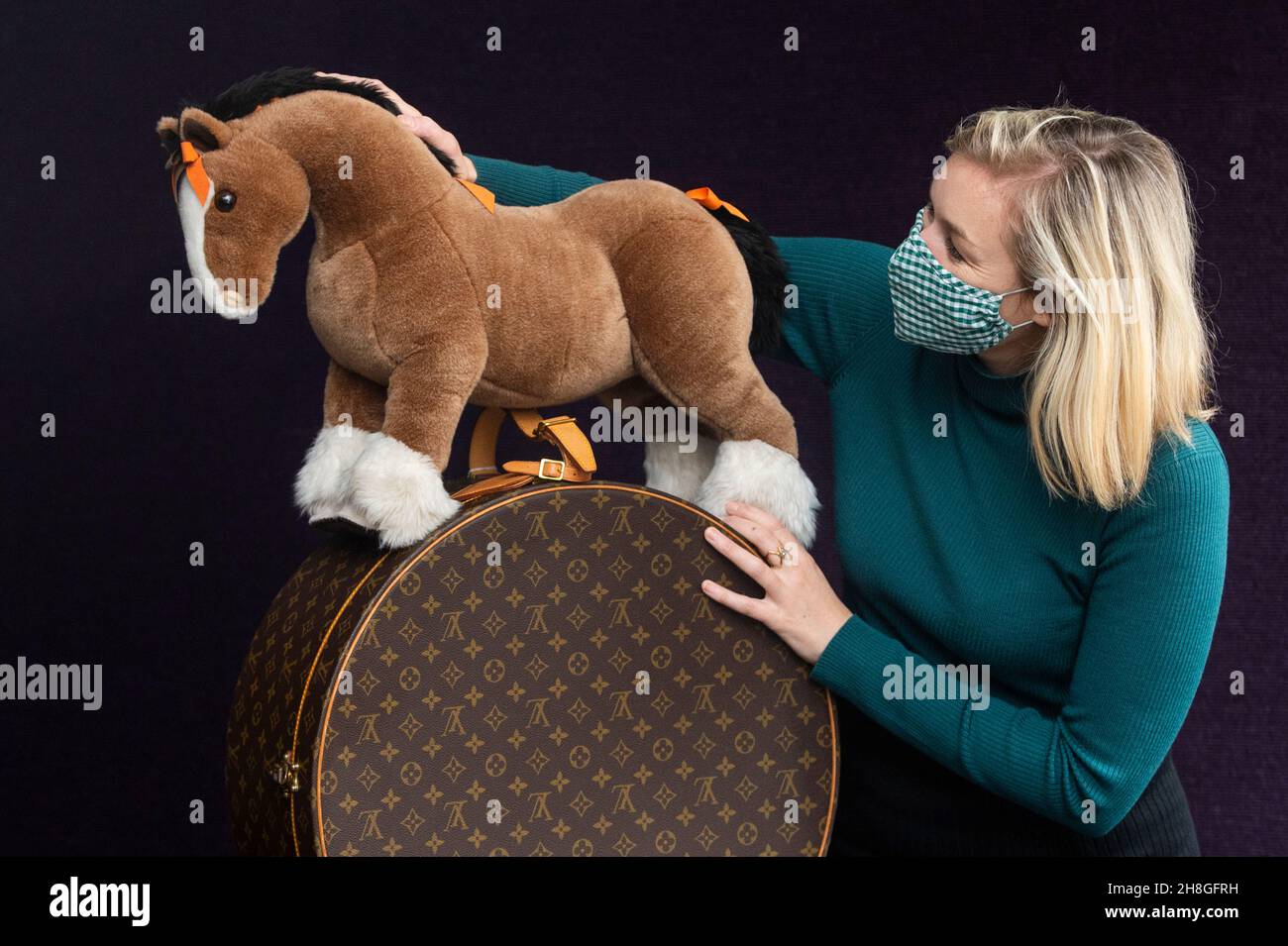 horse louis vuitton saddle