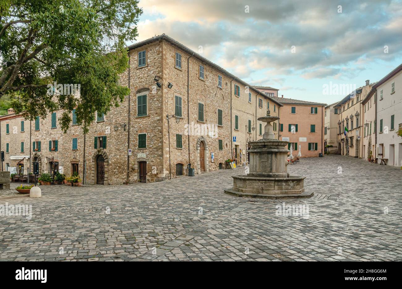 Dante square hi-res stock photography and images - Alamy