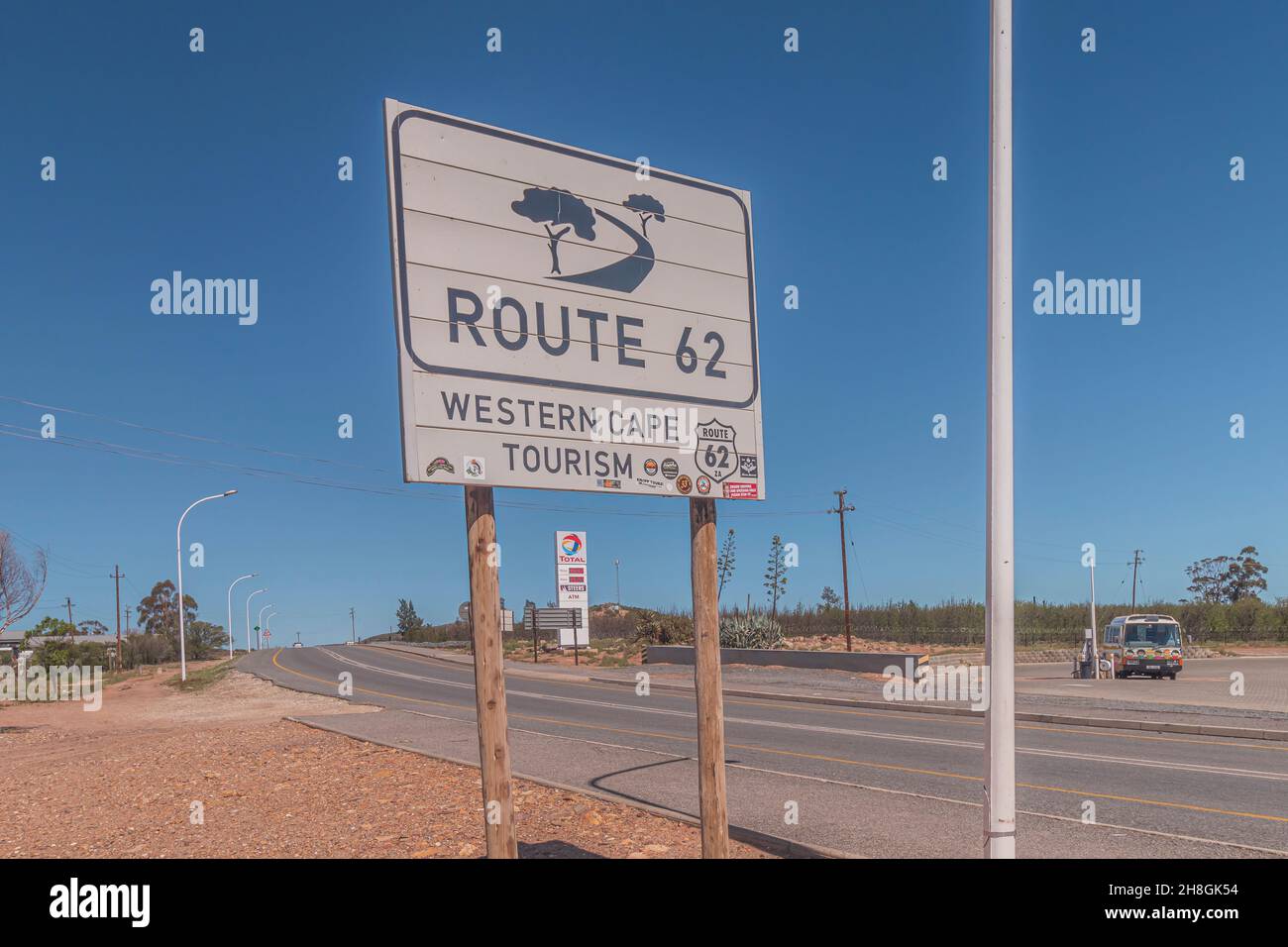 Road sign of Route 62 or R62 at Ladismith in Western Cape, South Africa. The road route is South Africa's scenic alternative tourist route. Stock Photo