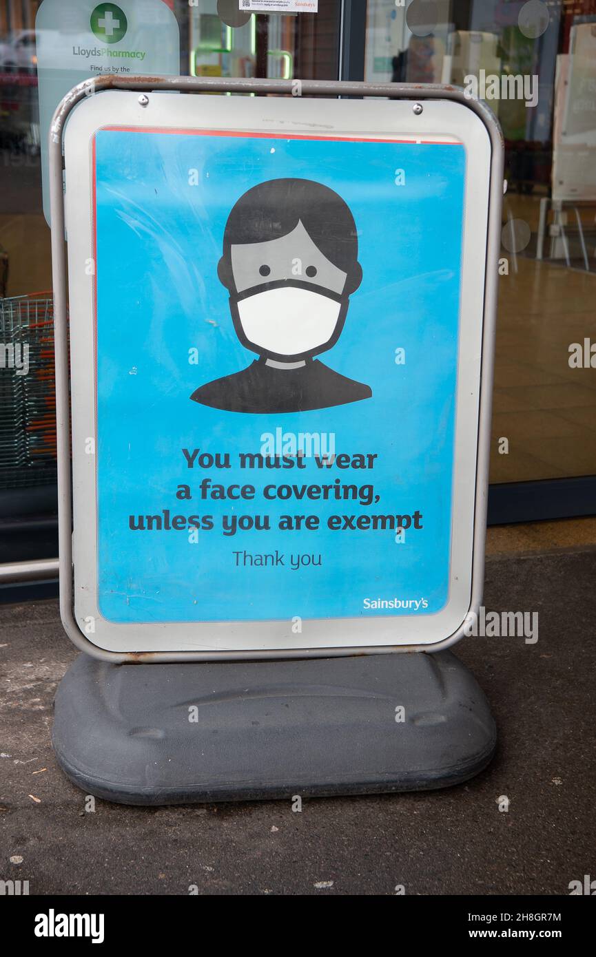 Taplow, Buckinghamshire, UK. 30th November, 2021. Following a number of recorded cases of the new Covid-19 variant Omicron having been identified in England, from today it is once again mandatory to wear face masks or face coverings in shops in England unless people have a medical exemption. Sainsbury’s were offering face masks to those entering their store this morning who had forgotten to bring their face mask with them. Credit: Maureen McLean/Alamy Live News Stock Photo