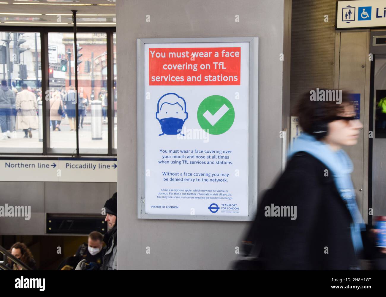 Face masks london underground sign hires stock photography and images