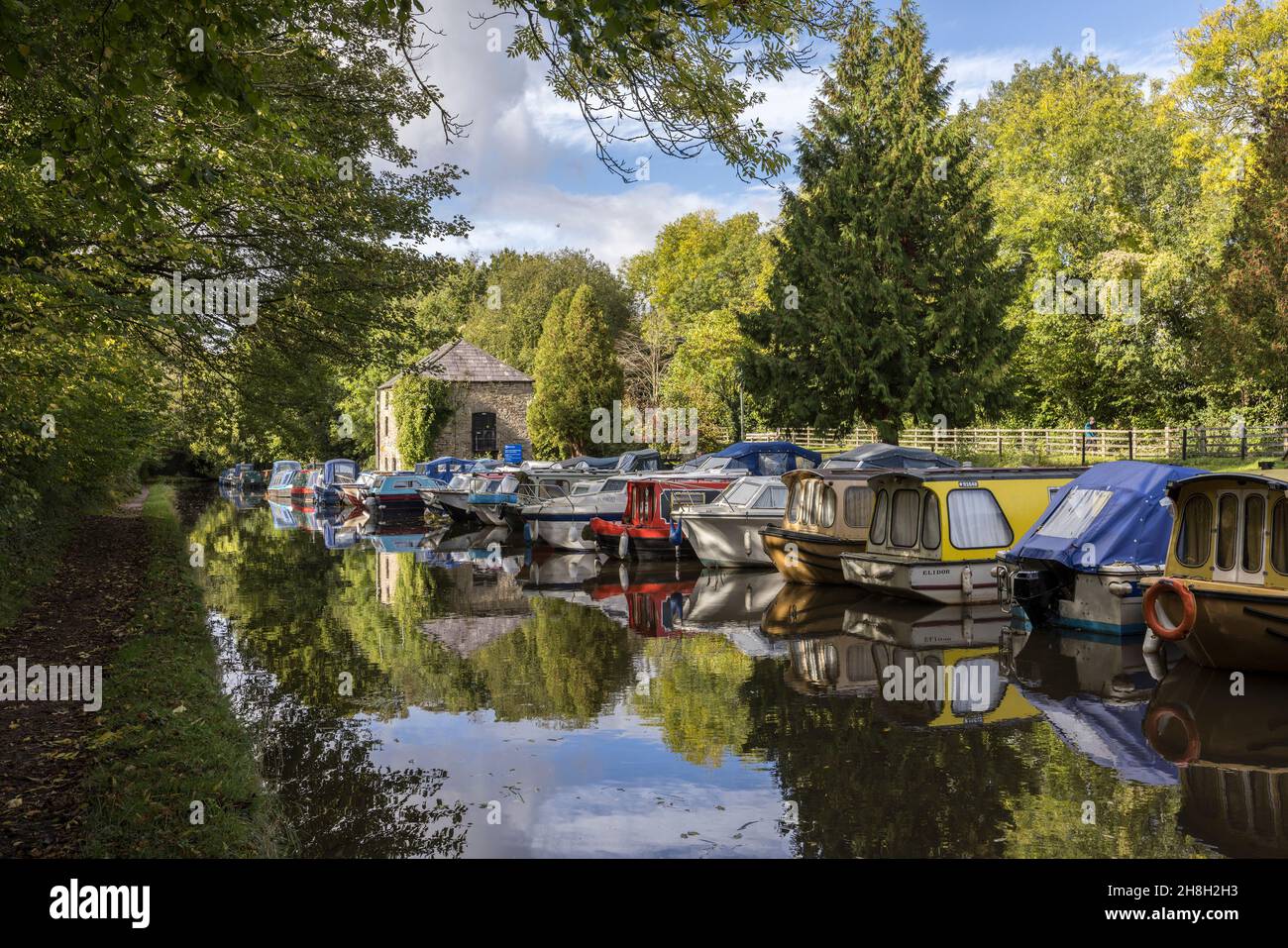Boats moored at Gilwern on the Brecon and Monmouth Canal, Wales, UK Stock Photo