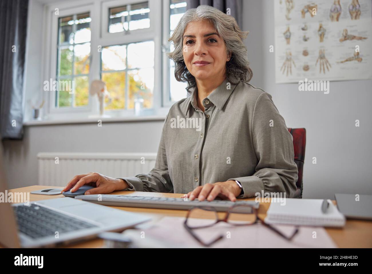 Female gp computer hi-res stock photography and images - Alamy