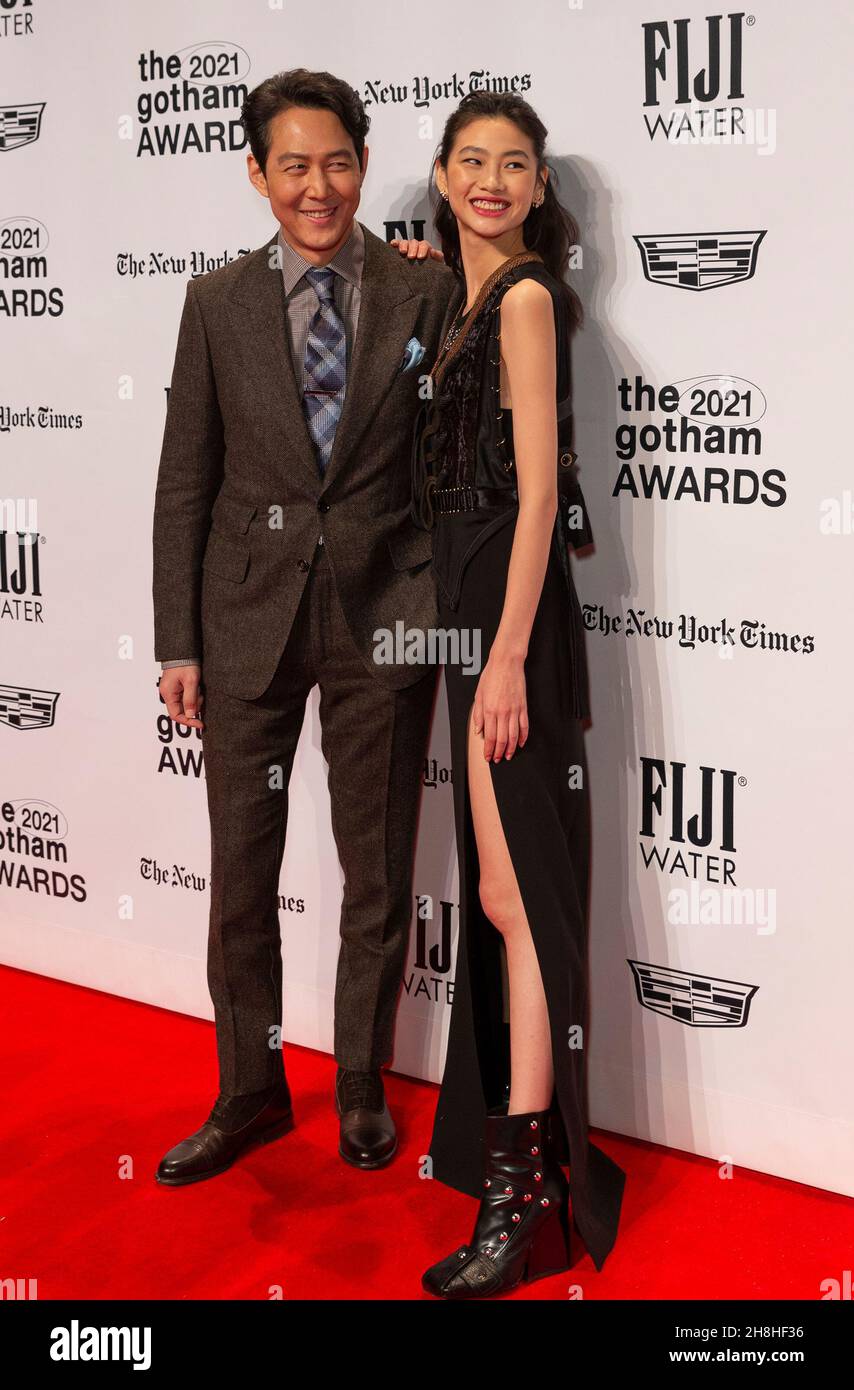 New York, United States. 29th Nov, 2021. Hwang Dong-hyuk and Jung Ho-yeon attend the 2021 Gotham Awards at Cipriani Wall Street (Photo by Lev Radin/Pacific Press) Credit: Pacific Press Media Production Corp./Alamy Live News Stock Photo