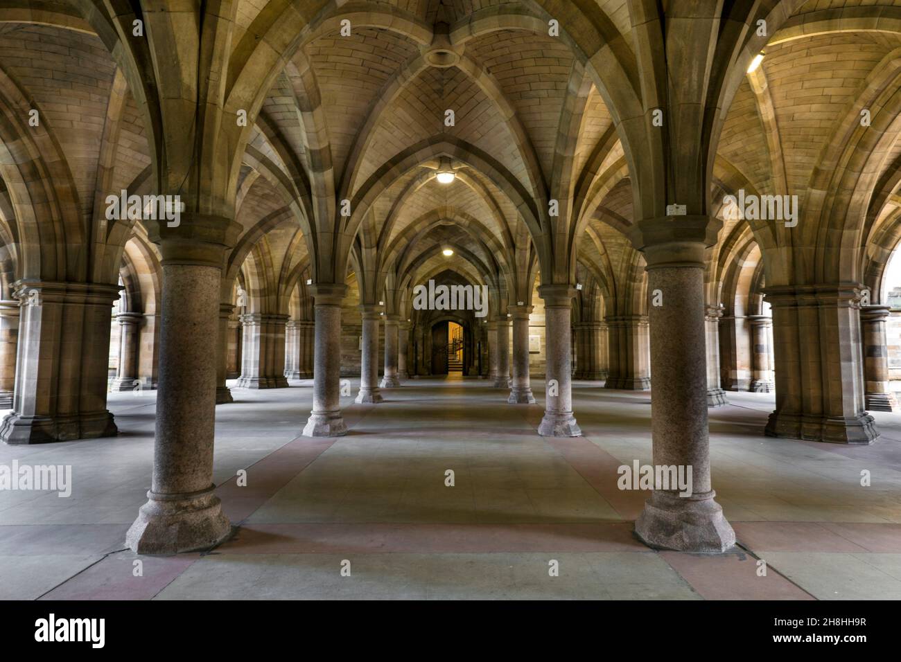 United-Kingdom, Scotland, Glasgow, University of Glasgow, built in the XV century under Jacques II of Scotland, fourth oldest university of the Anglo-saxon world, site where a scene from Harry Potter saga was filmed, cloister of the university Stock Photo