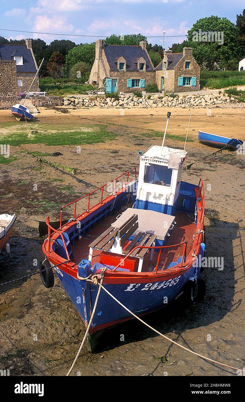 France, Morbihan (56), Ria d'Etel, Plouhinec, Bateau de pêche sur le Port du Vieux Passage Stock Photo