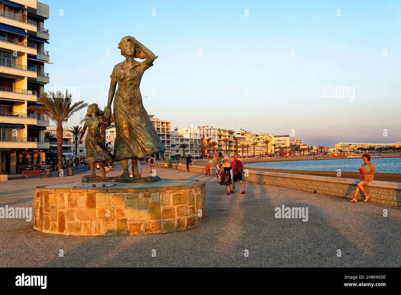 France, Gard, Camargue, Le Grau du Roi, waterfront, statue Esperance face a la mer created by the artist Ali Salem Stock Photo