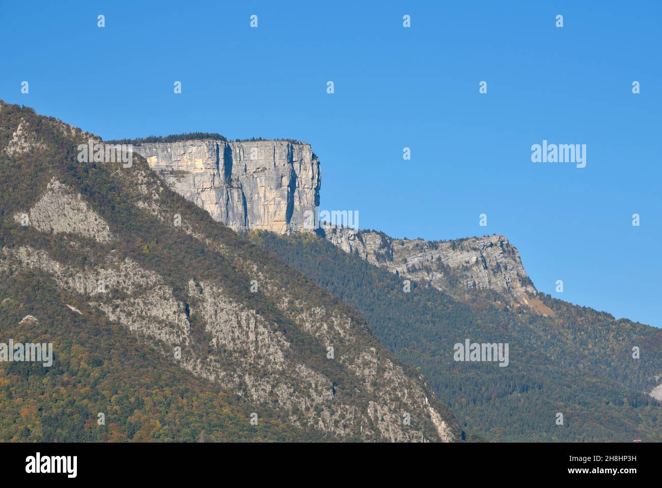 France, Isère (38), Noyarey, pics de la Sure (1643m) and pic de la Buffe (1623m) and part of the Massif du Vercors Stock Photo