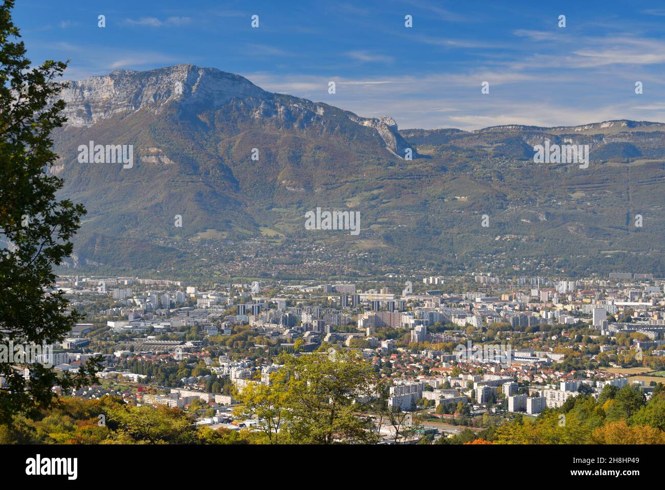 France, Isère (38), Grenoble, view on Grenoble and Echirolles with the Vercors Massif in the background from the heights of Saint Martin d'Hères Stock Photo