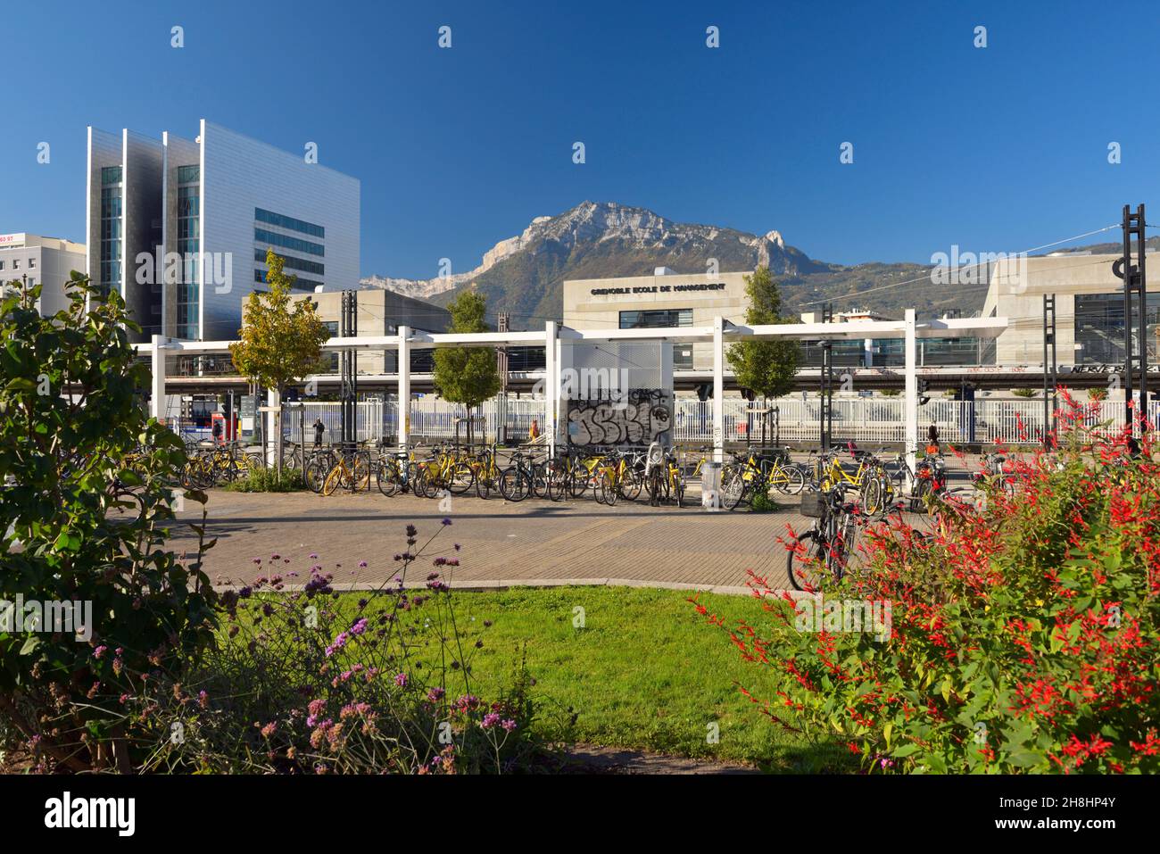 France, Isère (38), Grenoble, Place de la Gare, the SNCF train station and the Urban bikes of the Métrovélo sharing system and the Vercors massif in the background Stock Photo