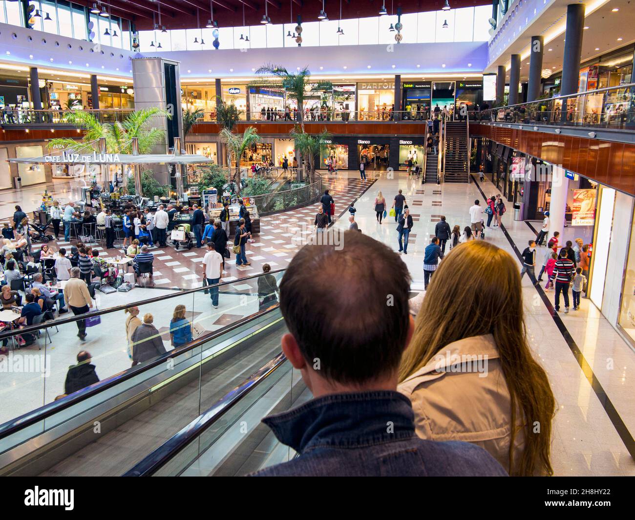 Shopping center canada people hi-res stock photography and images - Alamy