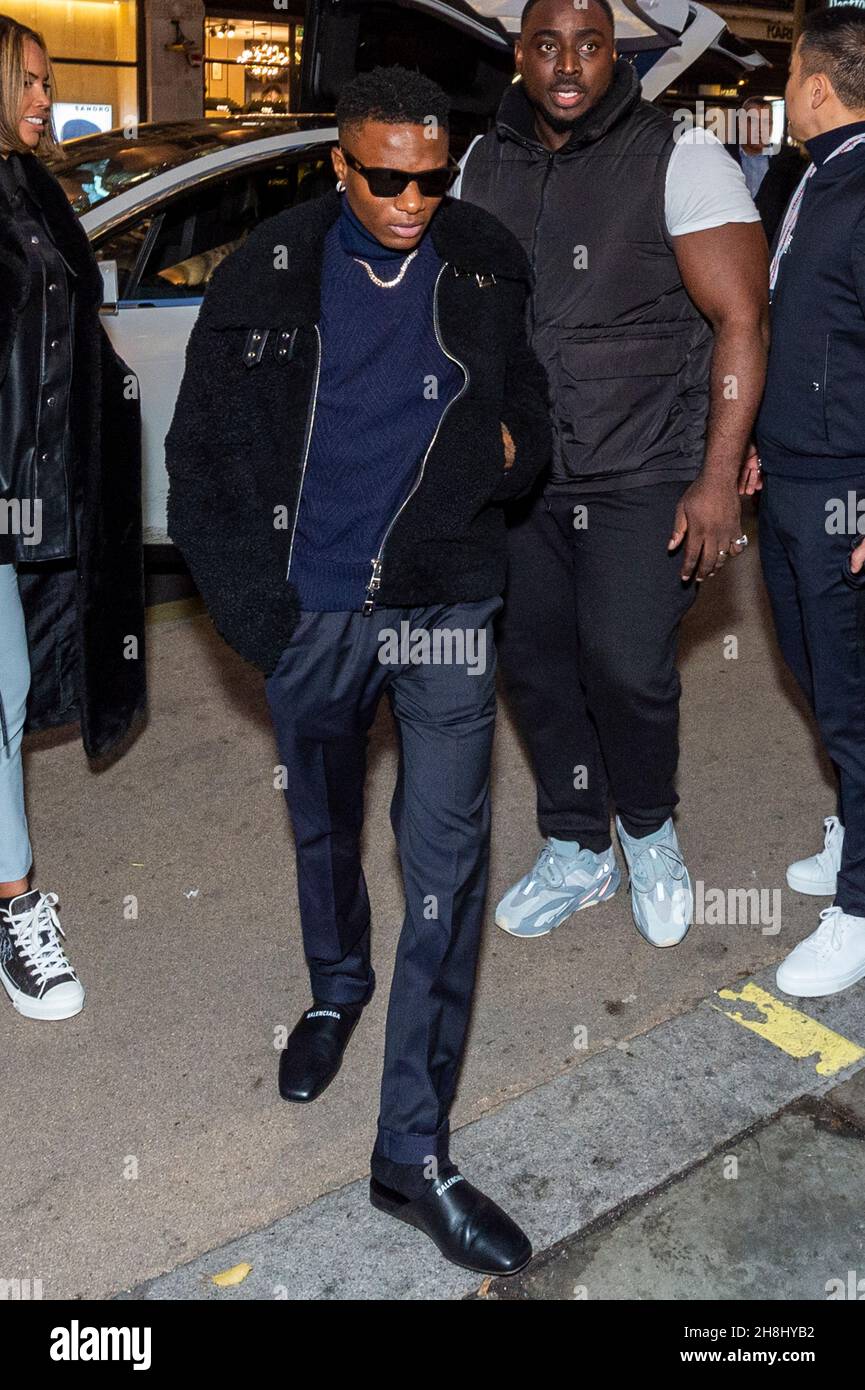 London, UK. 30 November 2021. (C) Nigerian singer WizKid arrives at the Tommy  Hilfiger store on