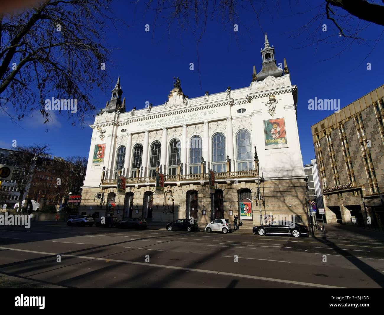 premiere-des-musicals-ku-damm-56-das-musical-im-stage-theater-des