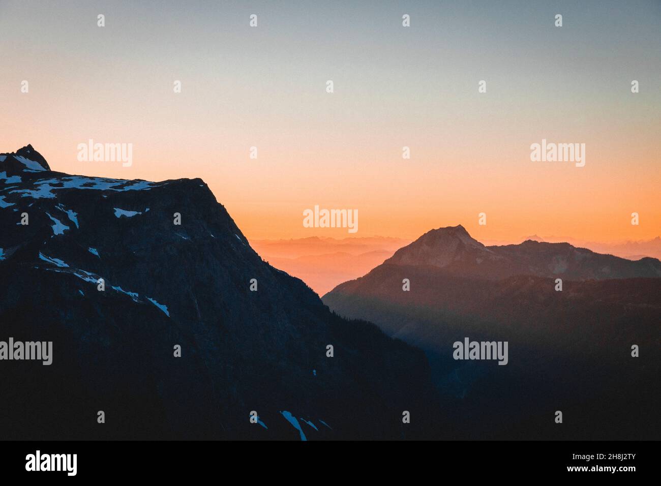 A beautiful sunset over mountains in North Cascades Stock Photo - Alamy