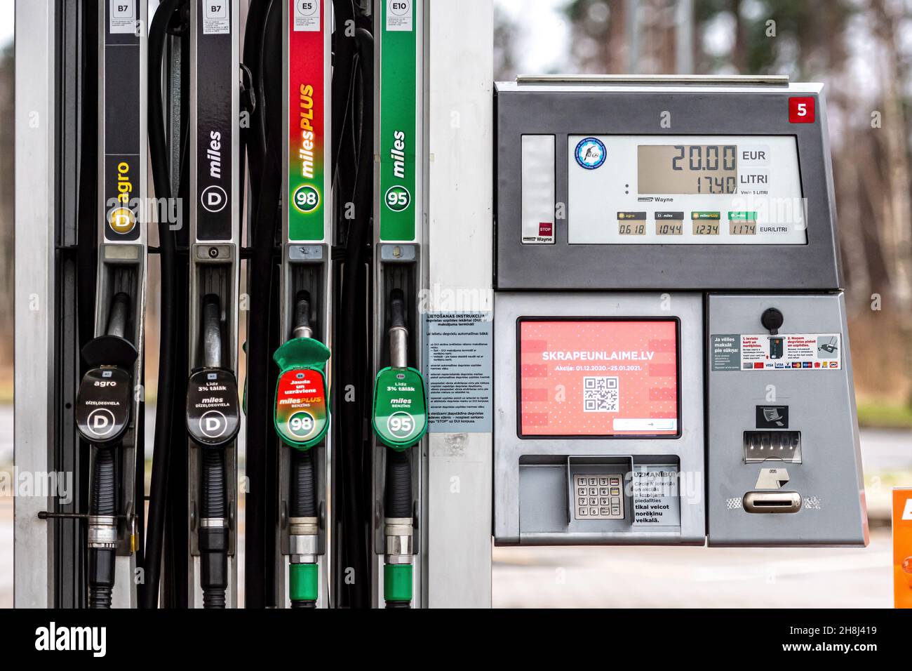 Circle k gas pump with car hires stock photography and images Alamy