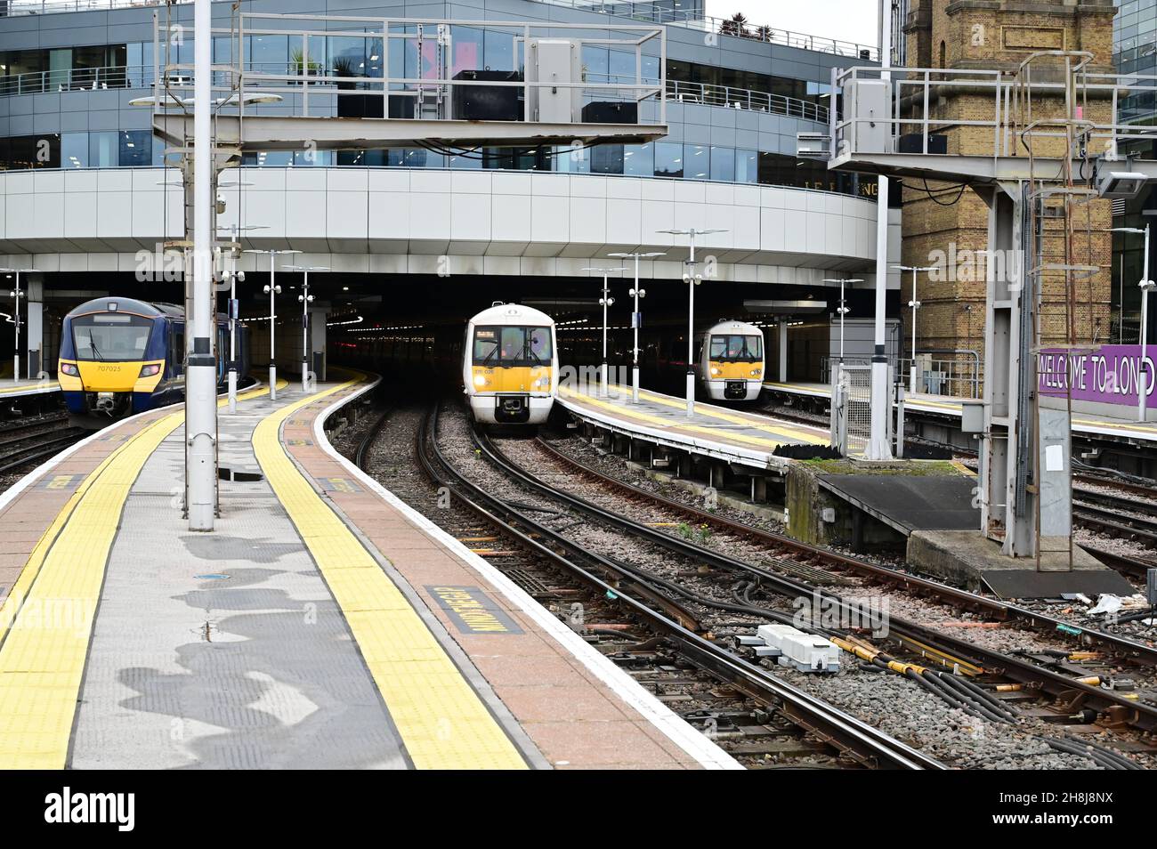 London London City UK November 30th 2021 A Southeastern Class 376 London london city uk november 30th 2021 a southeastern class 376