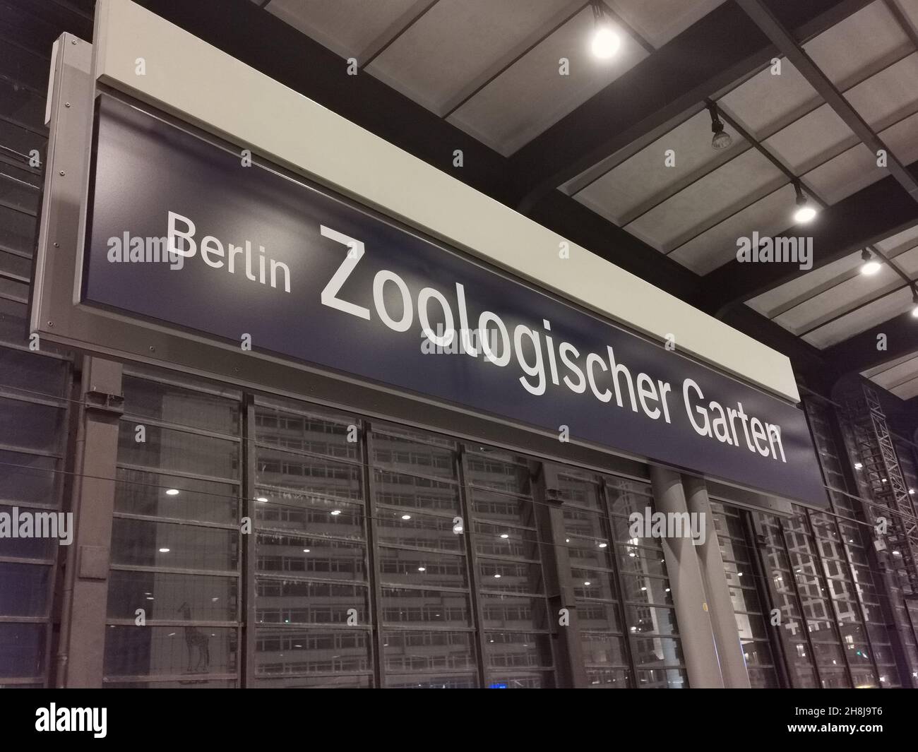 Zoologischer Garten U / S / DB Bahnhof Stock Photo Alamy