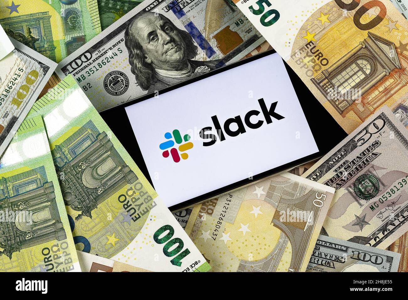 Slack app channel hi-res stock photography and images - Alamy