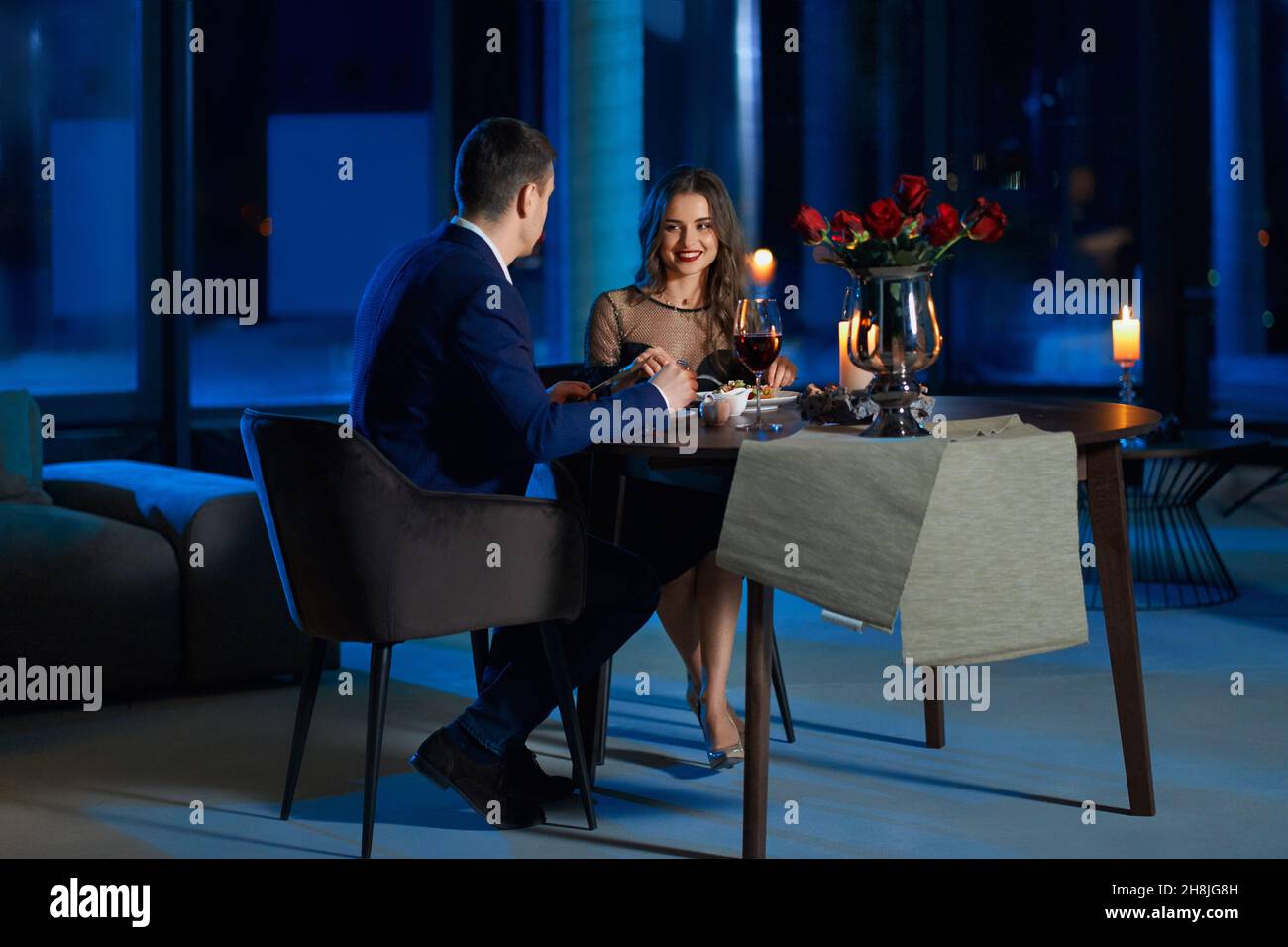 Man woman restaurant candle hi-res stock photography and images - Alamy