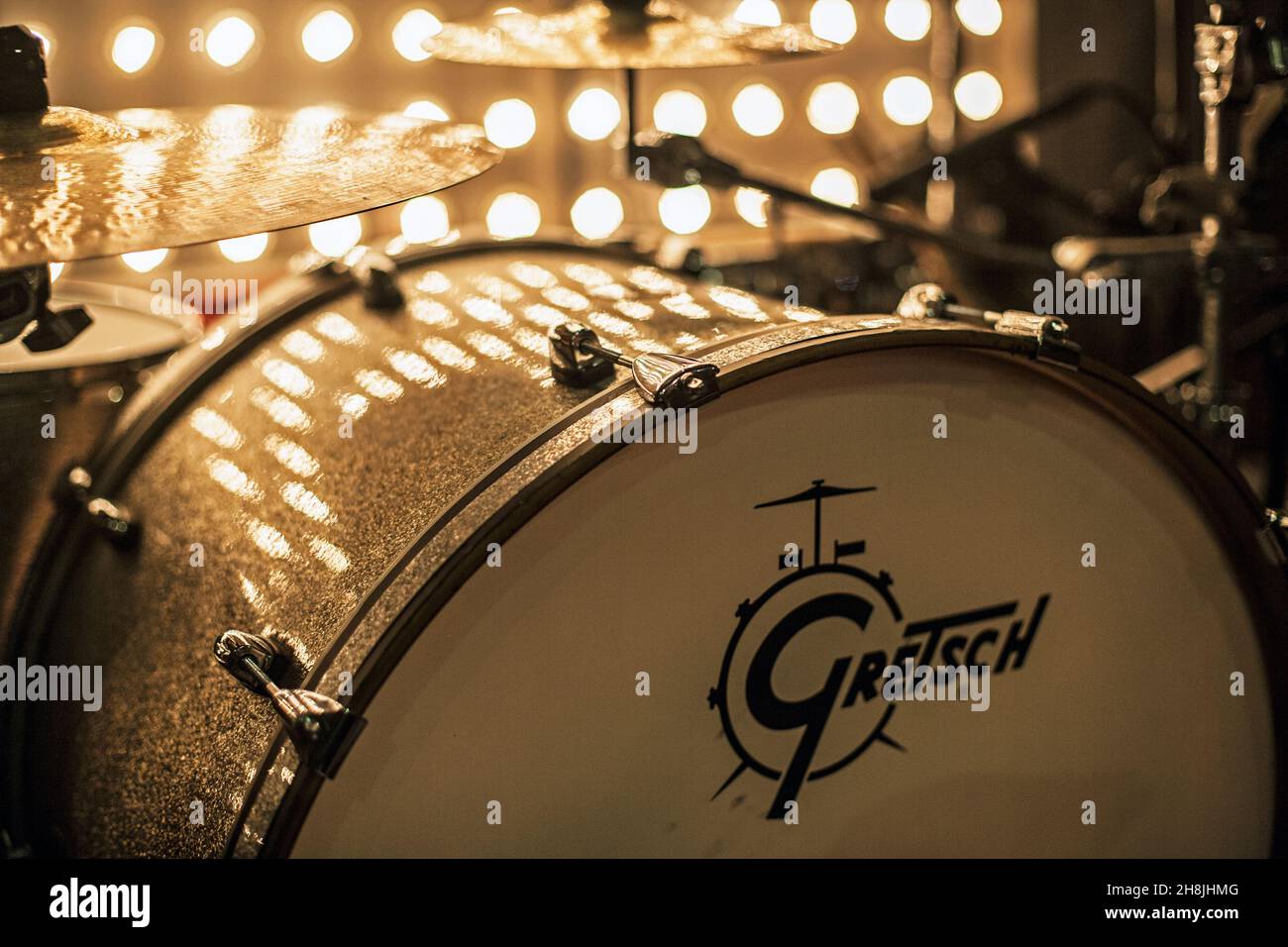 Drum kit under stage lighting Stock Photo Alamy