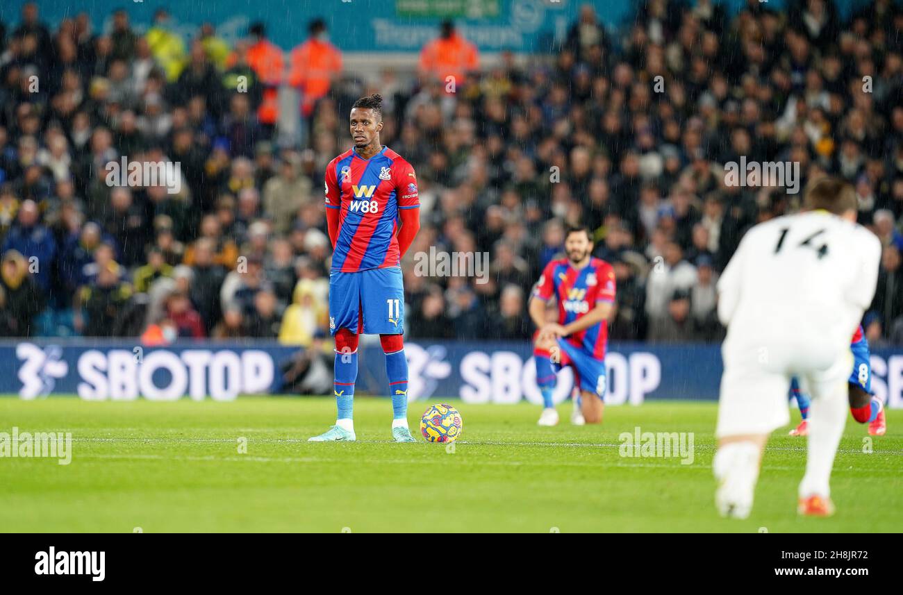 Wilfried zaha knee hi-res stock photography and images - Alamy