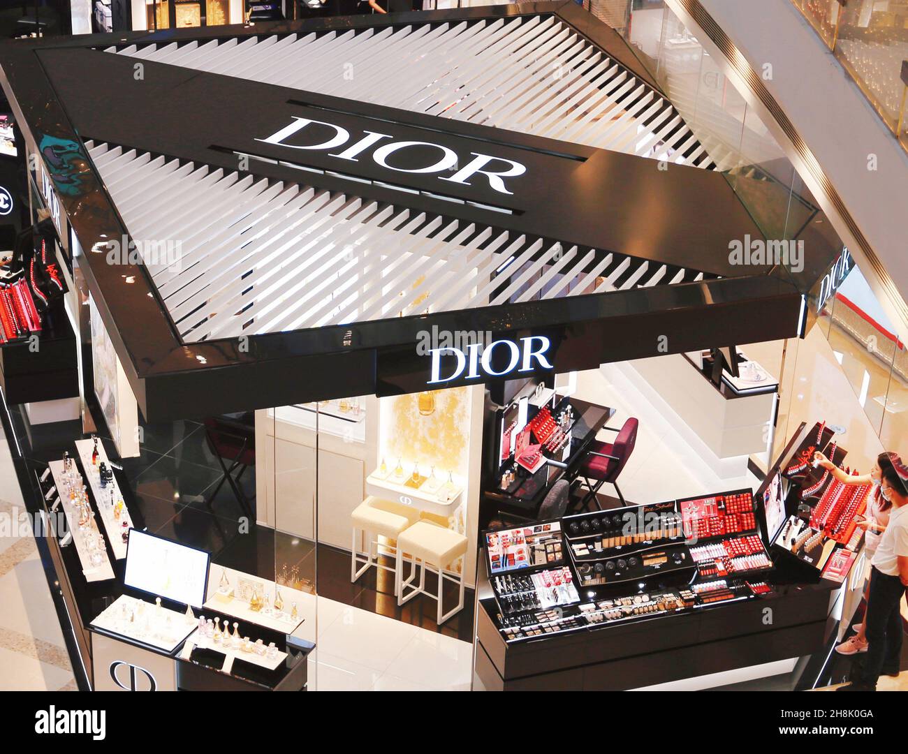 Chinese Photographer Apologizes After Dior Drops Image Criticized As  Pandering To West  HuffPost Voices