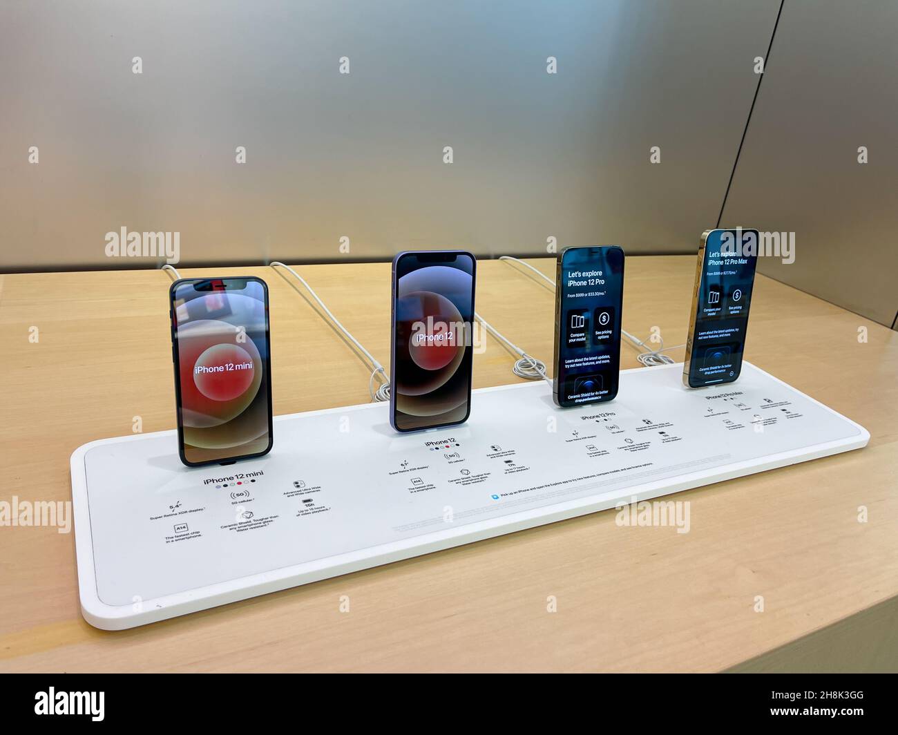 Orlando, FL/USA-12/6/19: An Apple store display of Photography Accessories  for customers to purchase Stock Photo - Alamy