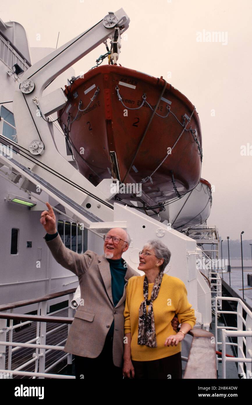 retired couple sailing on the Queen Elizabeth 2 cruise ship in Manhattan NYC Stock Photo