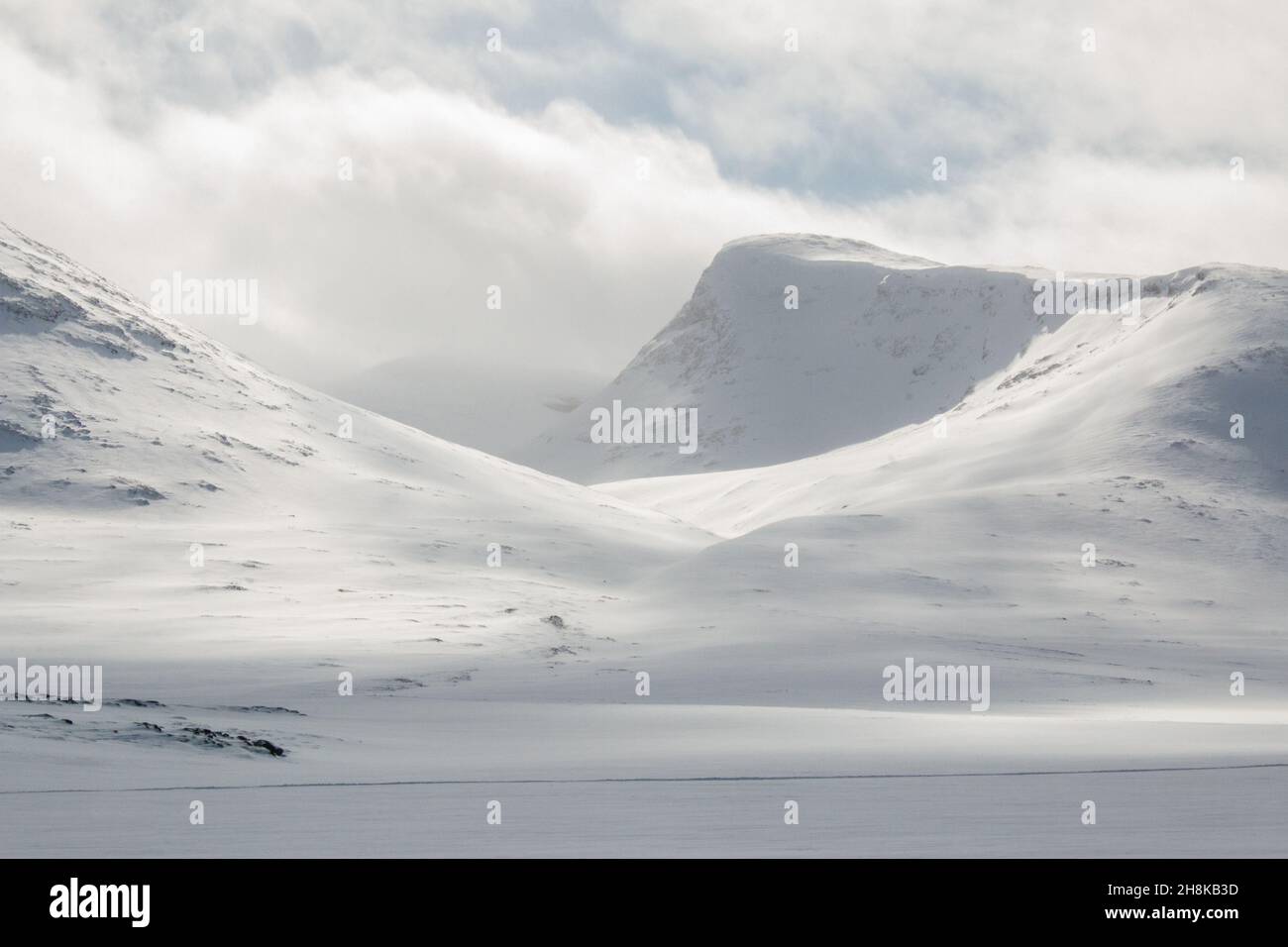 Mountains along Kungsleden trail covered in snow, April 2021, near Tjaktja hut. Stock Photo