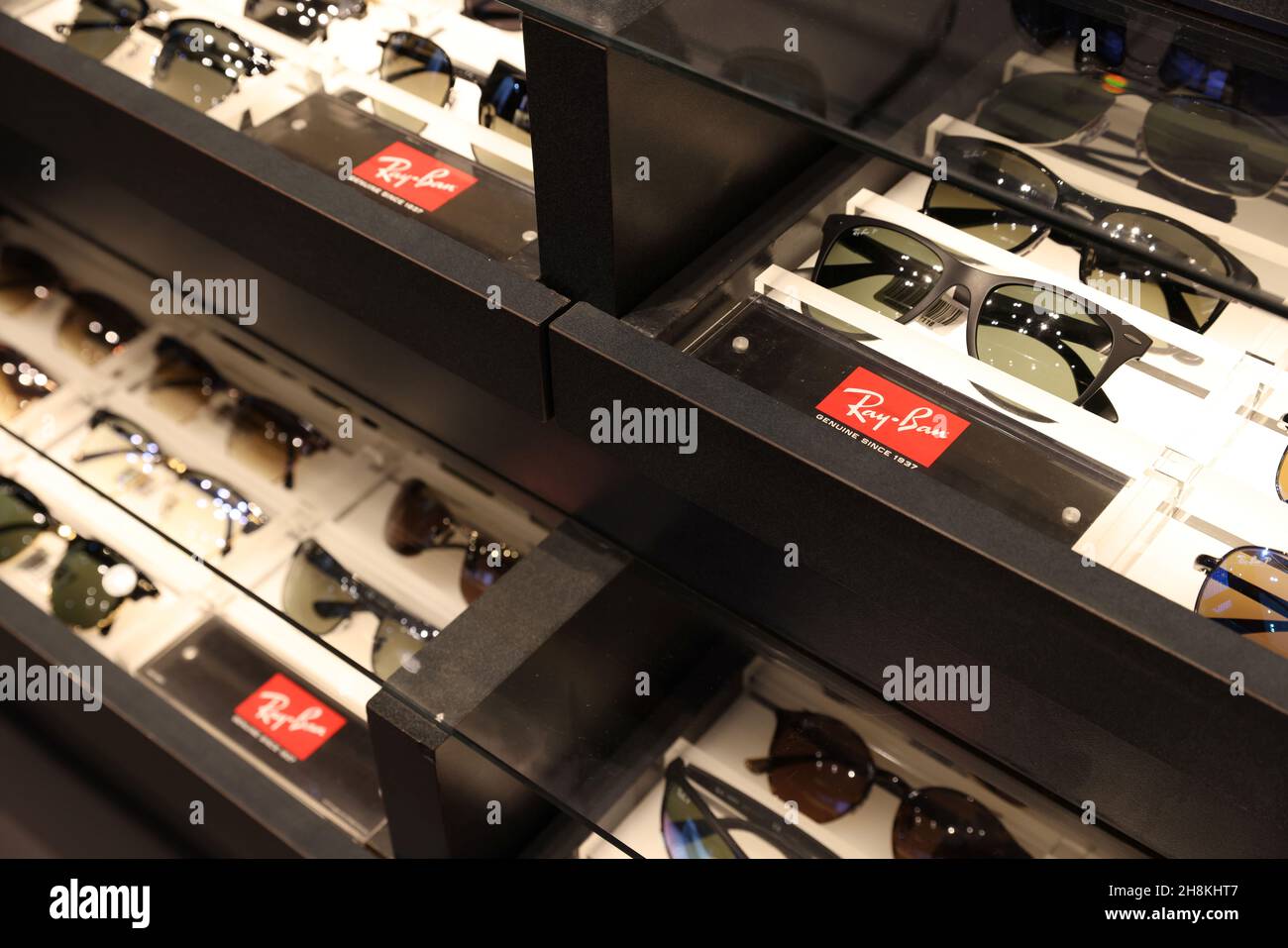 Essilorluxottica s a hires stock photography and images Alamy