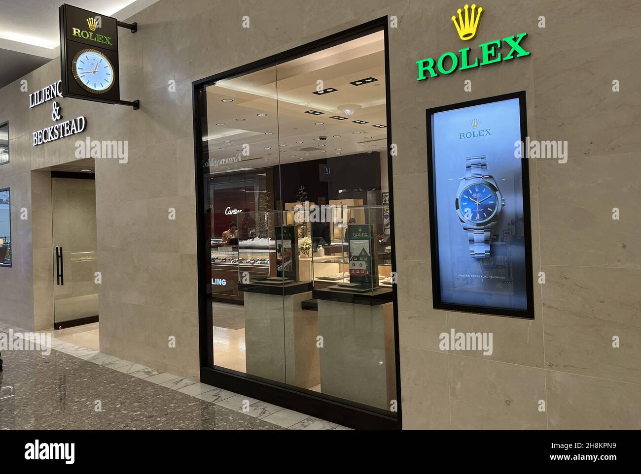 TYSONS CORNER, VA - NOVEMBER 30: Liljenquist & Beckstead Jewelers of Tysons Galleria in Tysons Corner, Virginia remove Rolex watches from their displays due to the rash of smash and grab robberies happening across the USA on November 30, 2021. Creidt: mpi34/MediaPunch Stock Photo