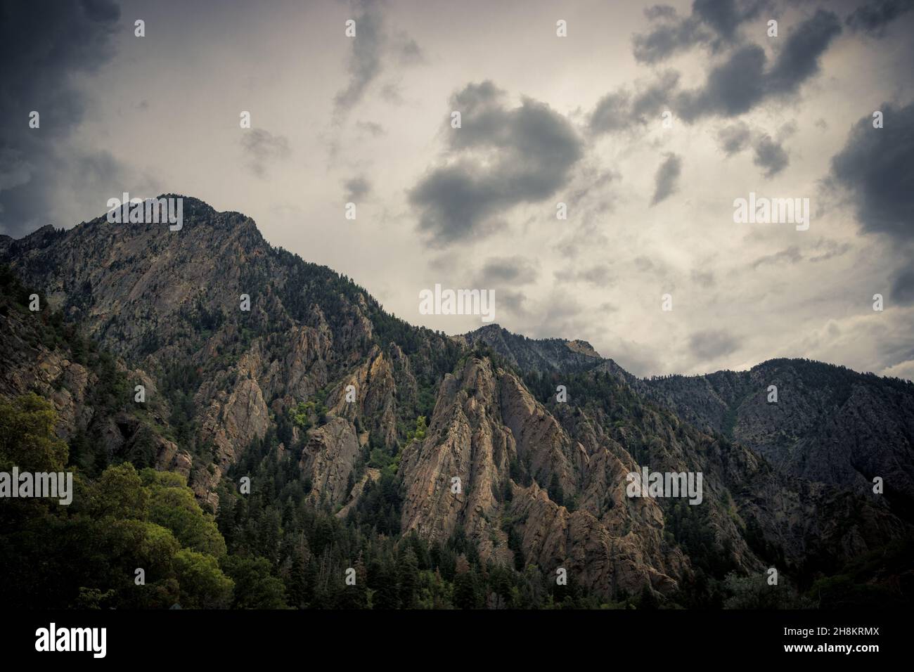 Scenic view of mountain scenery in a cloudy sky in Big Cottonwood Canyon, Salt Lake City, Utah, USA Stock Photo