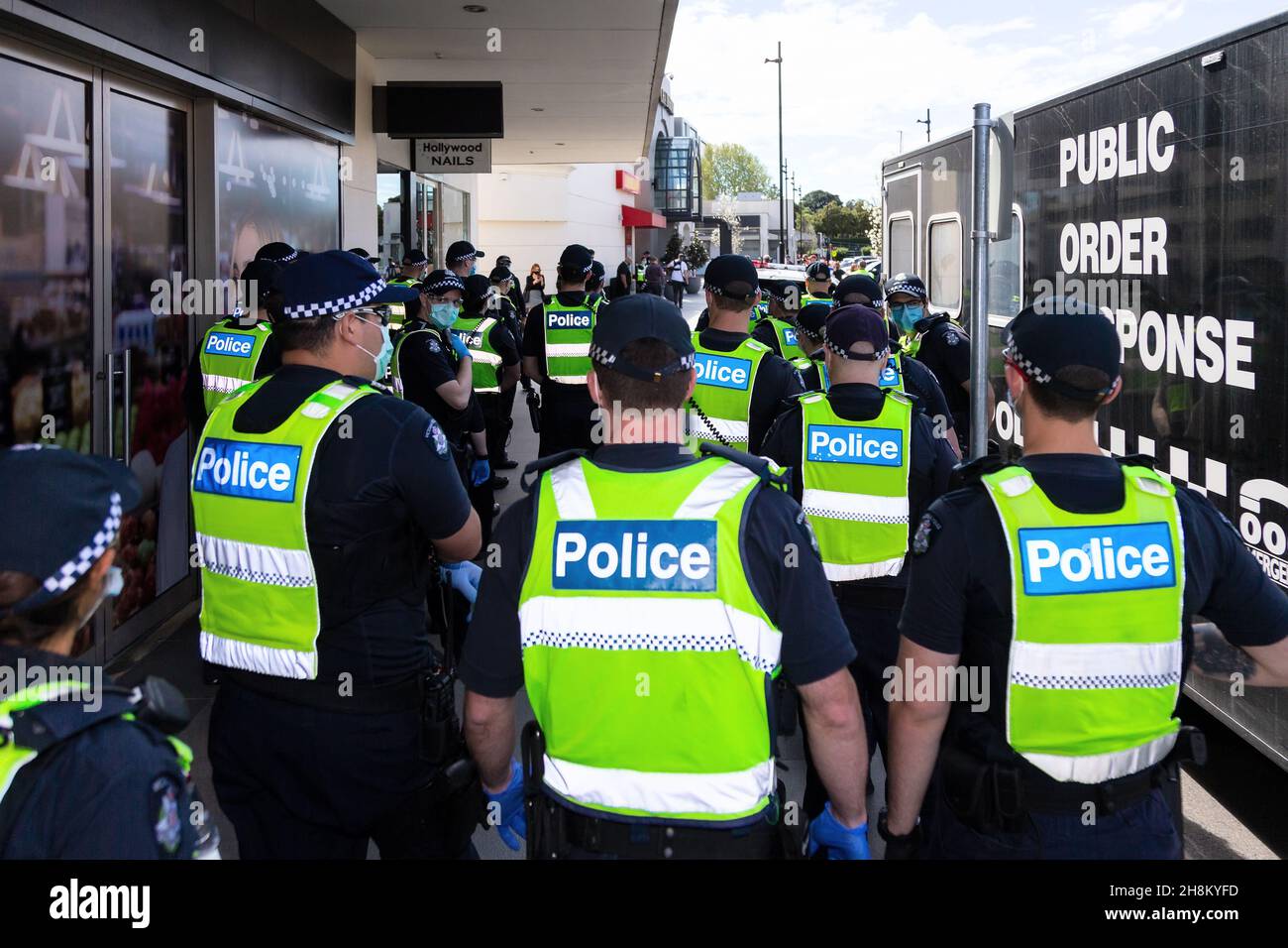 Chadstone shopping centre hires stock photography and images Alamy