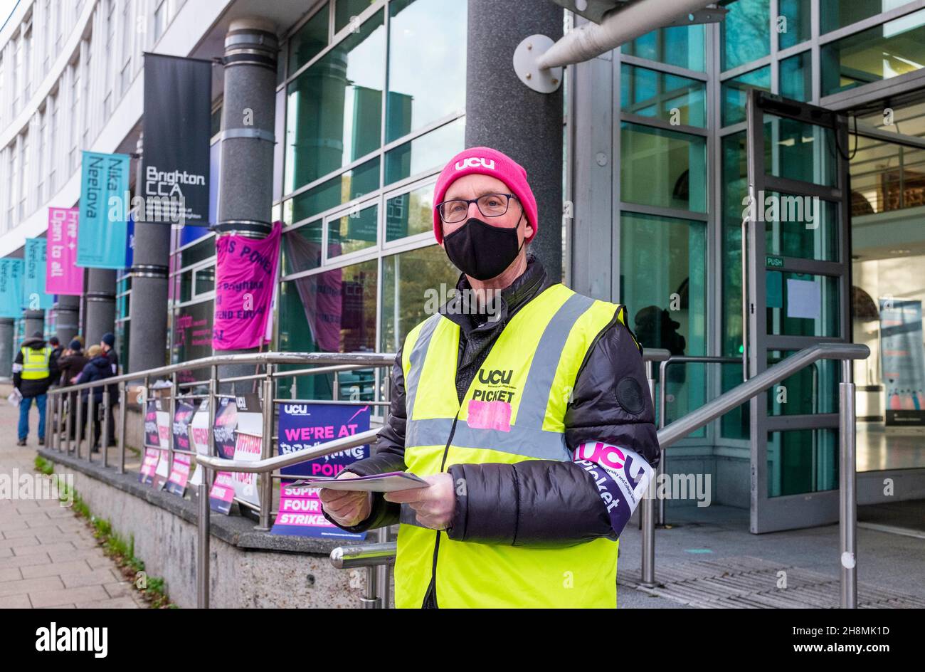 Brighton UK 1st December 2021 - The University and College Union picket line outside the Grand Parade campus of the University of Brighton this morning . Staff at 58 universities and colleges are striking over pay and conditions and to stop cuts to pensions  : Credit Simon Dack / Alamy Live News Stock Photo